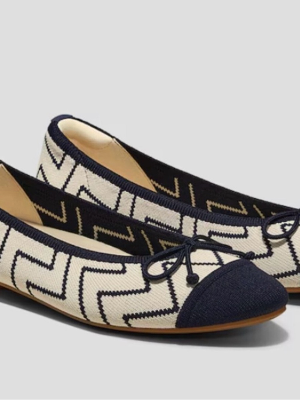 Vivaia Tiana Almond-Toe Bow Flats Ivory Navy V-print Size 9.5 NWOB